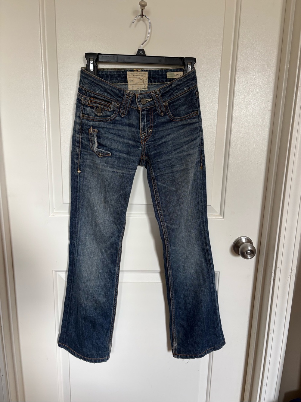 Womenโs Taverniti So Distressed Janis Jeans size 23
